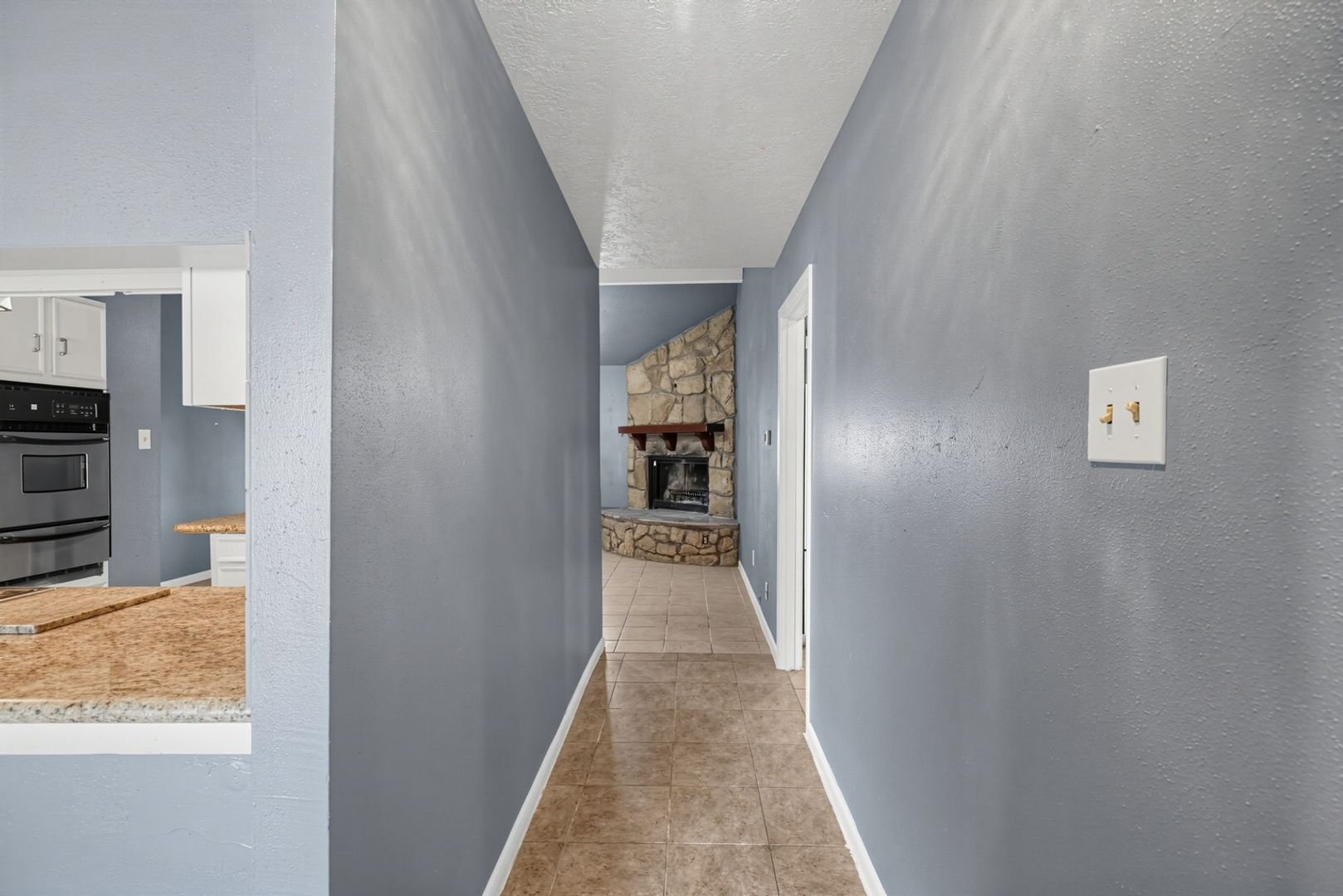 Building Photo - 1901 Fairfield Ct N