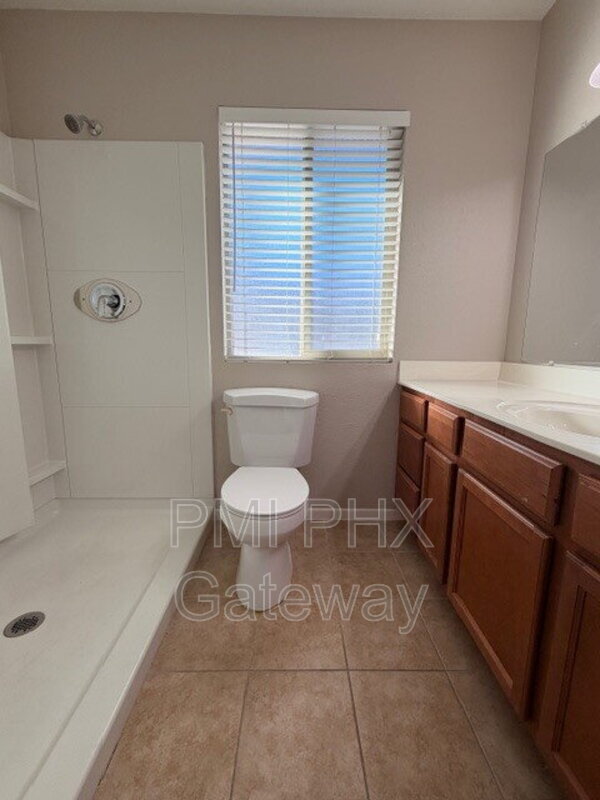 Building Photo - 5135 E Evergreen St