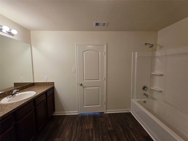 Building Photo - 723 Crystal Lakes Dr
