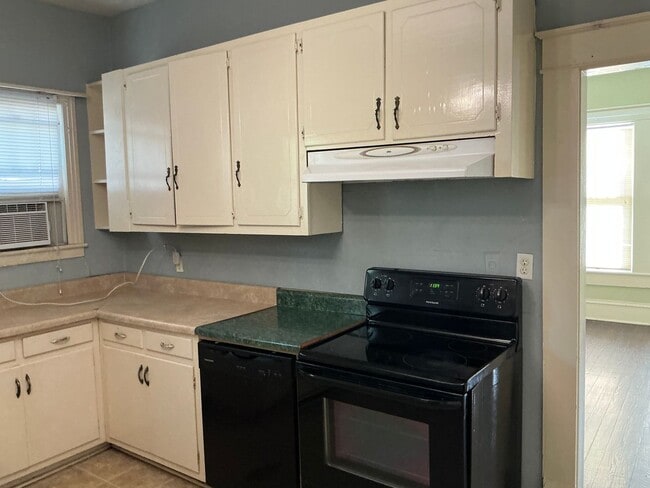 Building Photo - 623 N Nicholls St