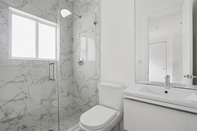 Building Photo - 2852 SW 32nd Ct