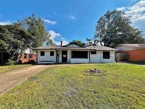 Building Photo - 1905 Dorothy Dr