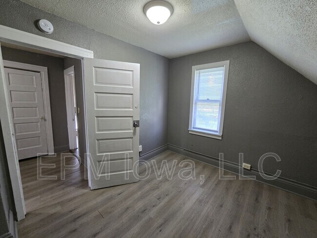 Building Photo - 211 Manson St