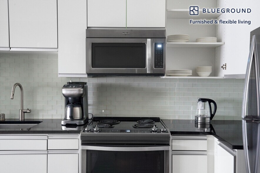 Building Photo - 690 Long Bridge St