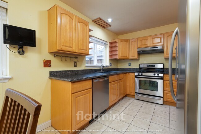 Building Photo - 1728 26th Ave S