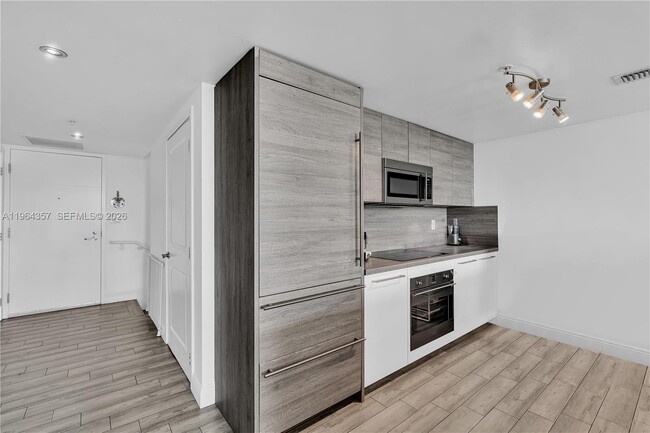 Building Photo - 400 Sunny Isles Blvd