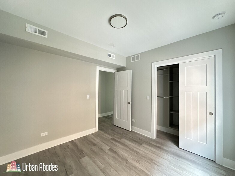 Building Photo - 1137 Oak Ave