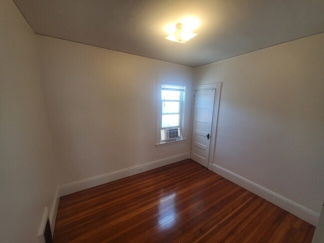 Building Photo - 26 Buttonwood St
