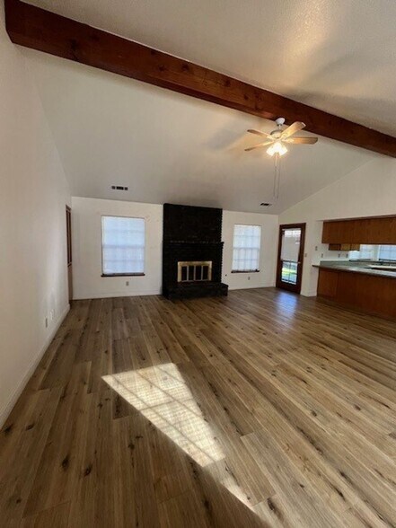 Building Photo - 740 W Vassar Ave