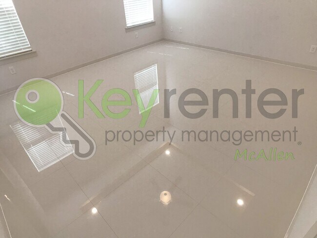 Building Photo - 3 Bed/2 Bath Townhome in Mcallen TX