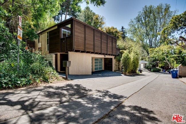 Building Photo - 9624 Yoakum Dr