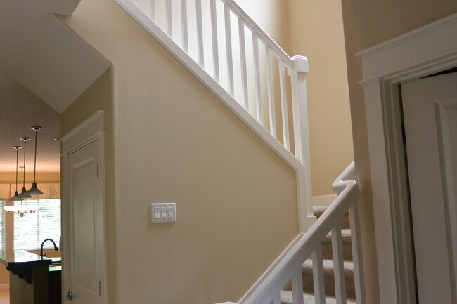 Building Photo - 1365 SE 194th Pl