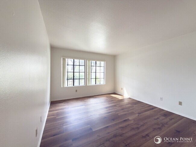 Building Photo - Spacious 2 Bedroom Condo in Camarillo!