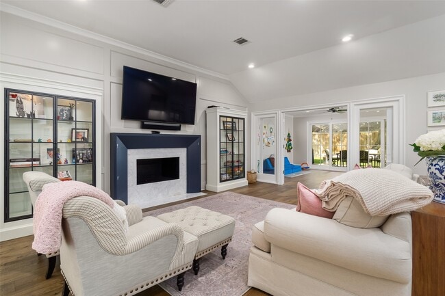 Building Photo - 815 Thornvine Ln