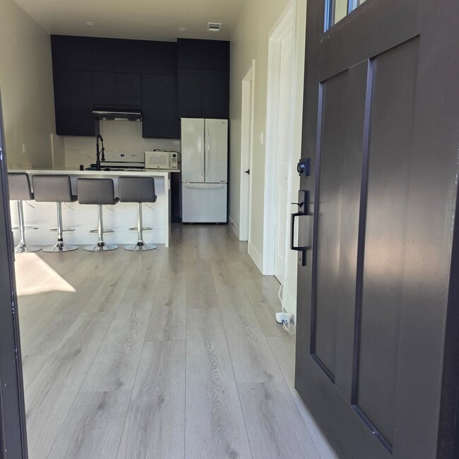 Building Photo - 886 Barri Dr