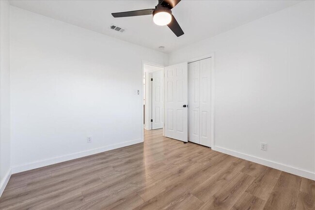 Building Photo - 5801 Cherry Creek Dr
