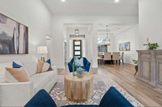 Building Photo - Gorgeous 4/BR 3/BA One-Level Home with Mod...