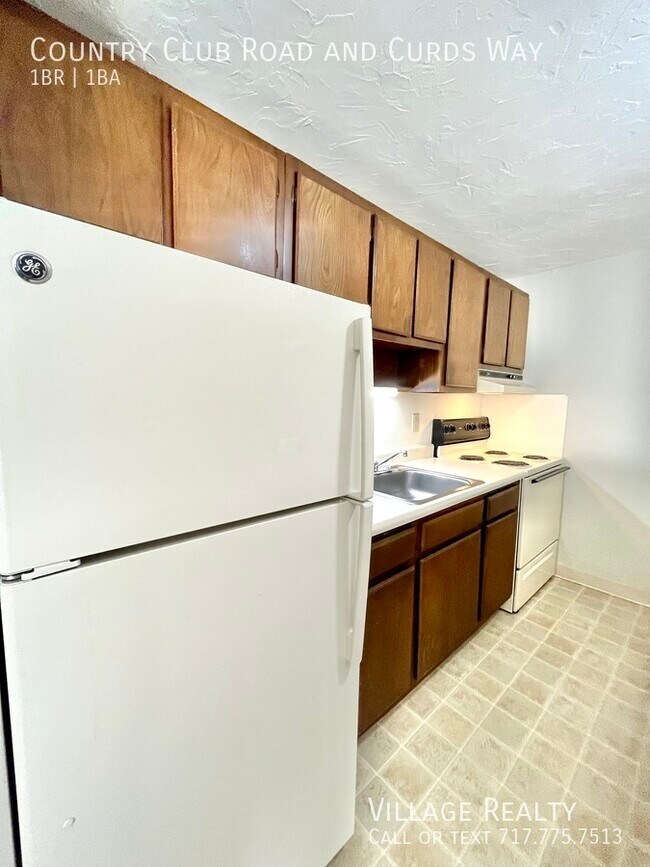 Building Photo - 613 Country Club Rd