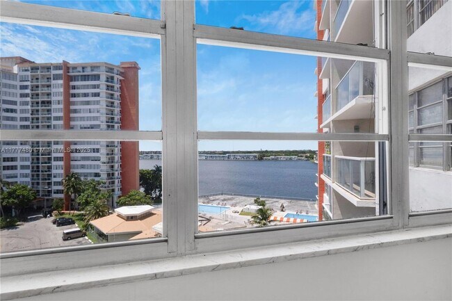 Building Photo - 1351 NE Miami Gardens Dr