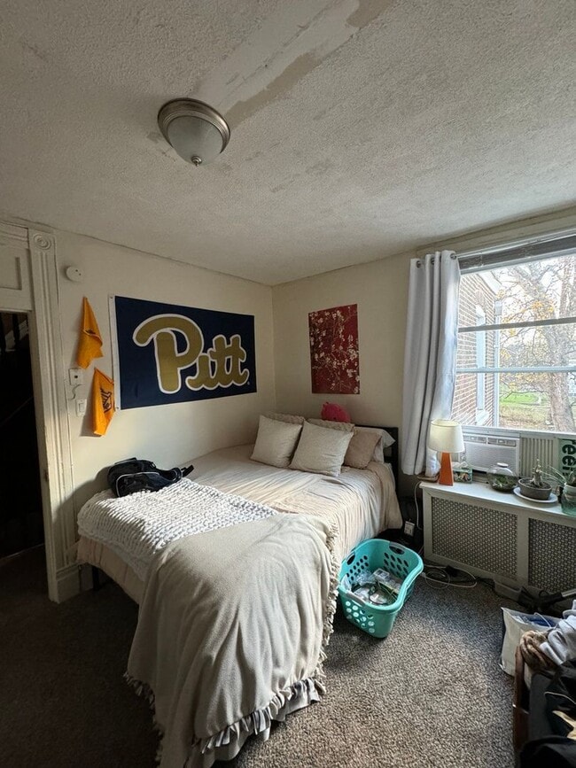 Building Photo - Pitt Student Housing – Spacious 5-Bed, 2-B...