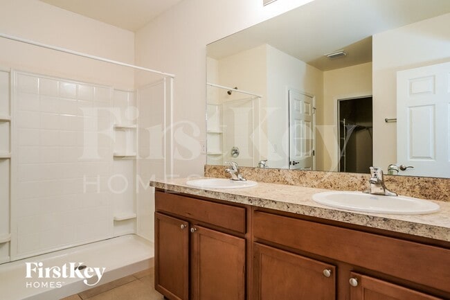 Building Photo - 237 SE 3rd St