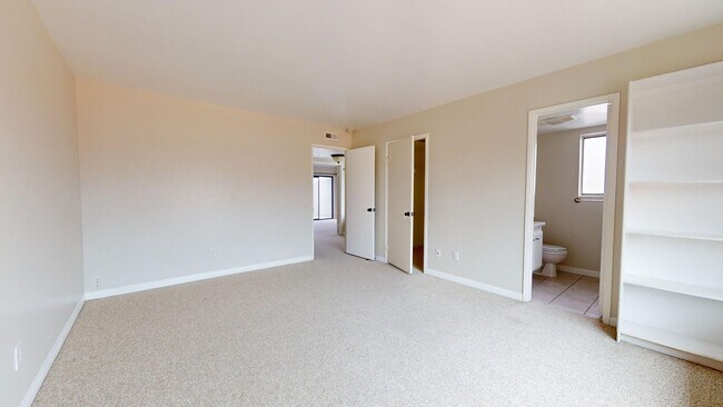 Building Photo - Beautifully Updated Spacious 3 Bed 3 Bath ...