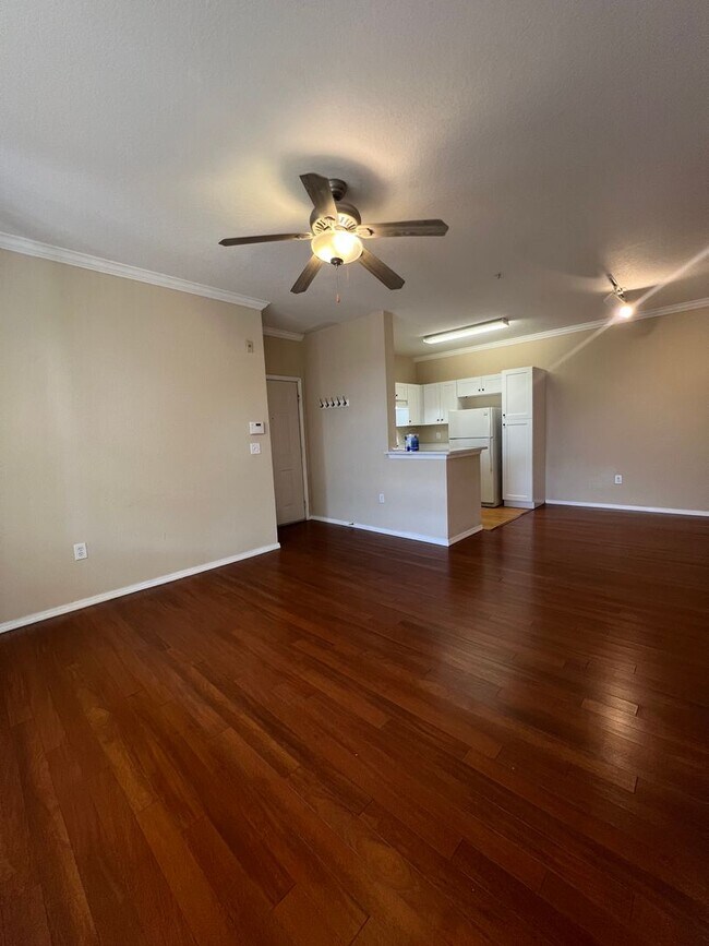 Building Photo - 2 Bedroom 1 baht condo available for rent ...