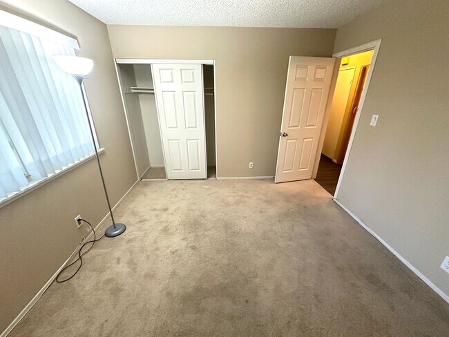 Building Photo - 6114 Meadowgrass Ln