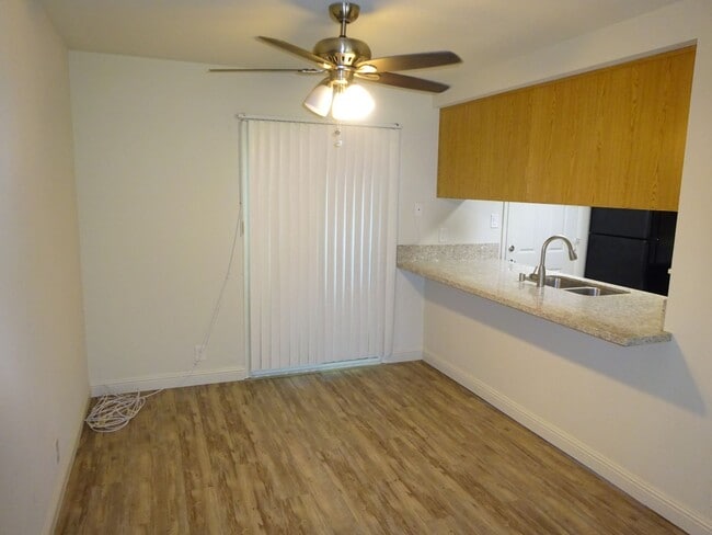 Building Photo - 2 bedroom, 1 1/2 bath, Roundtree Court in the Greenhaven area