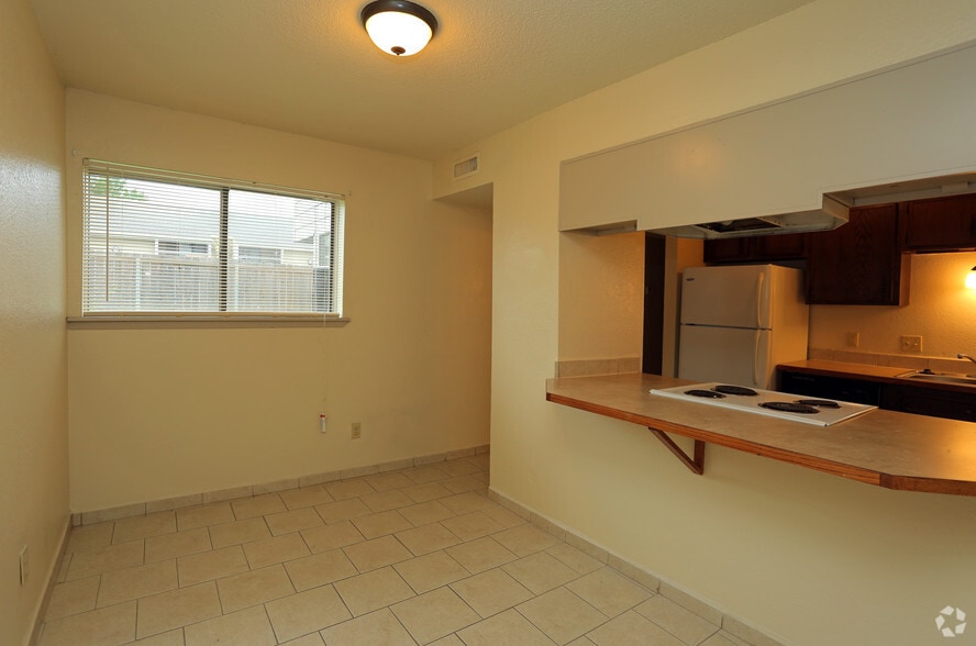 Cimarron Apartments 734 N Ridge Rd Wichita KS 67212 Apartment Finder