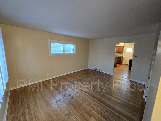 Building Photo - 6901 N 42nd St