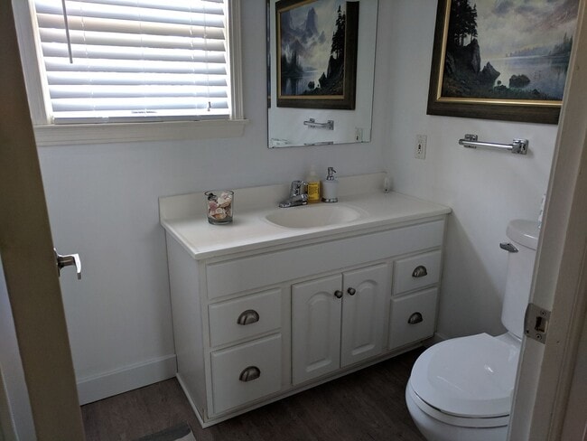 Building Photo - Fully furnished 2 bed home across from pub...
