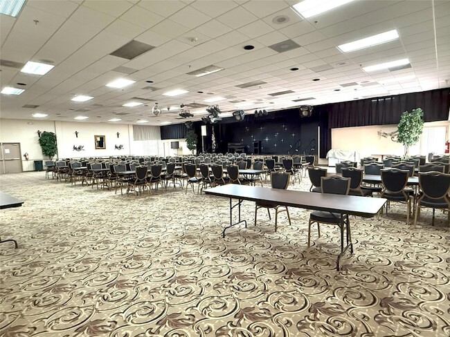 Building Photo - 4725 Lucerne Lakes Blvd E