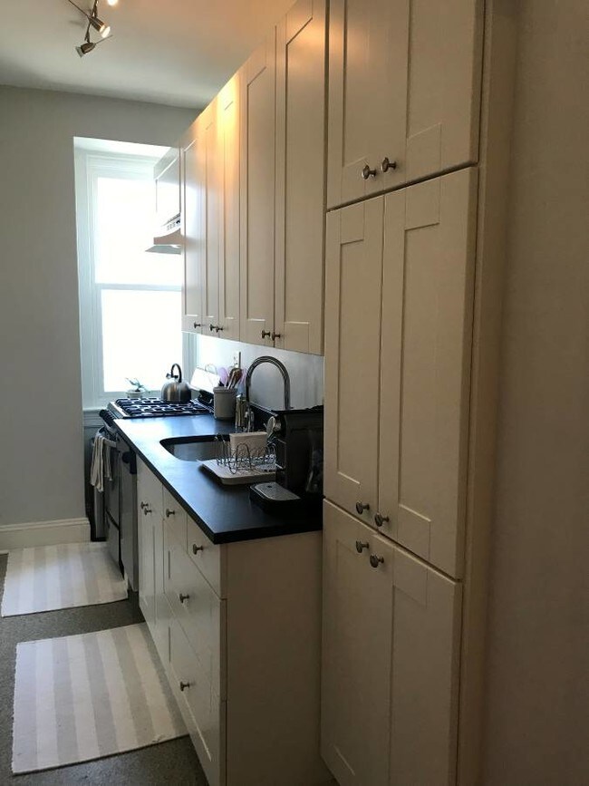 Building Photo - 1901 Columbia Rd NW