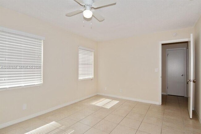 Building Photo - 4304 N Shore Dr