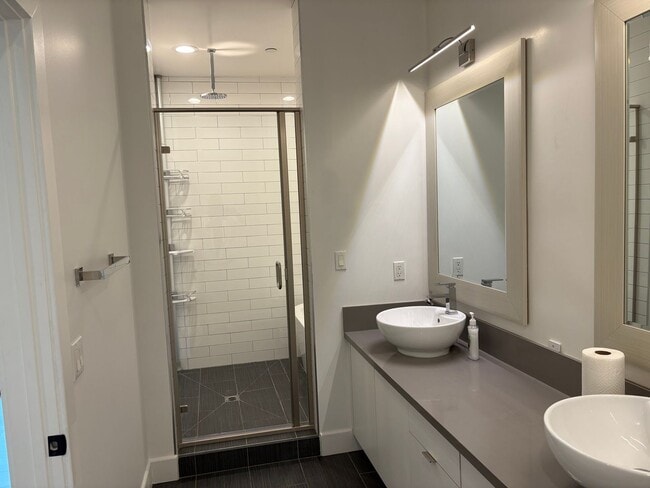 Building Photo - Luxury 3+3 Townhome in prestigious Crescen...