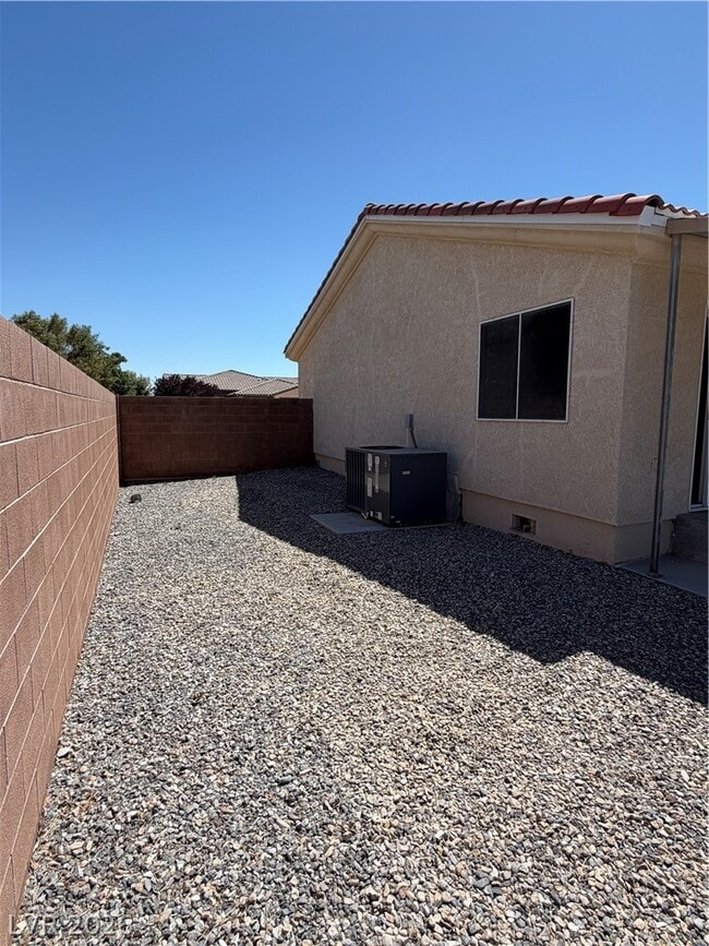 Building Photo - 5776 Badlands Ln