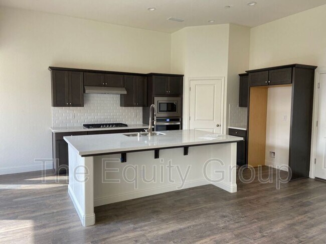 Building Photo - 1829 W Prescott Ave