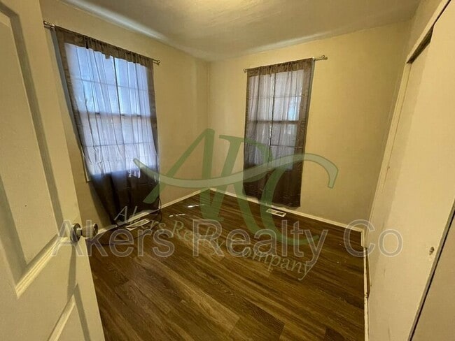 Building Photo - 1702 Van Buren St