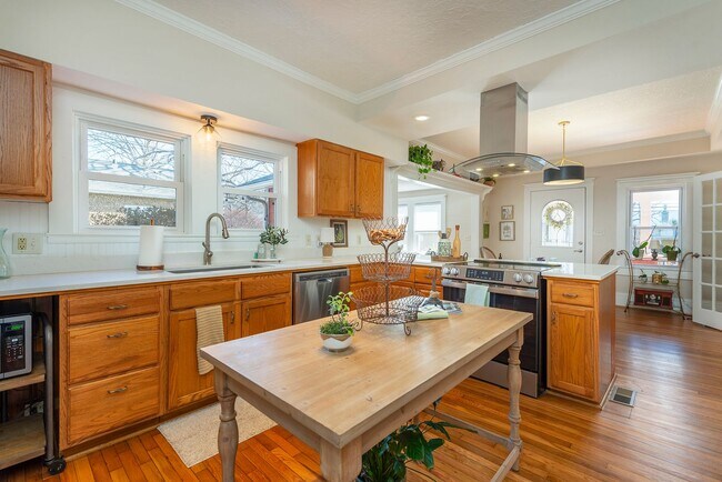 Building Photo - Charming Black Mountain Rental!