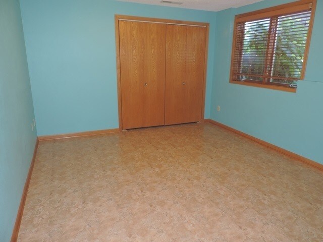 Building Photo - SUBLEASE AVAILABLE NOW