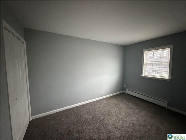 Building Photo - 815 Fernhill Ln