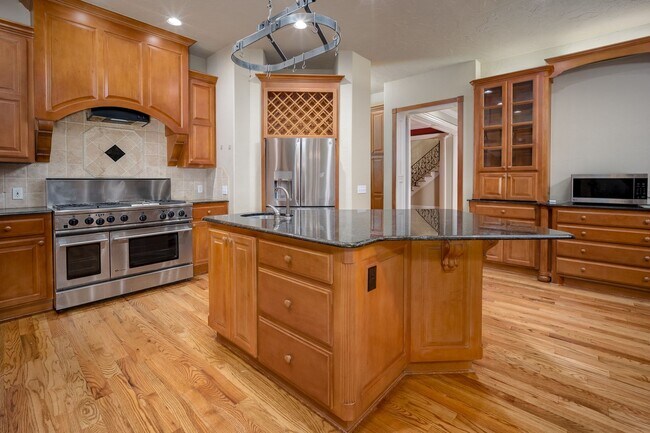 Building Photo - Executive (5) Bed/(4.5) Bath + Study Avail NOW! Must-See Amenities!