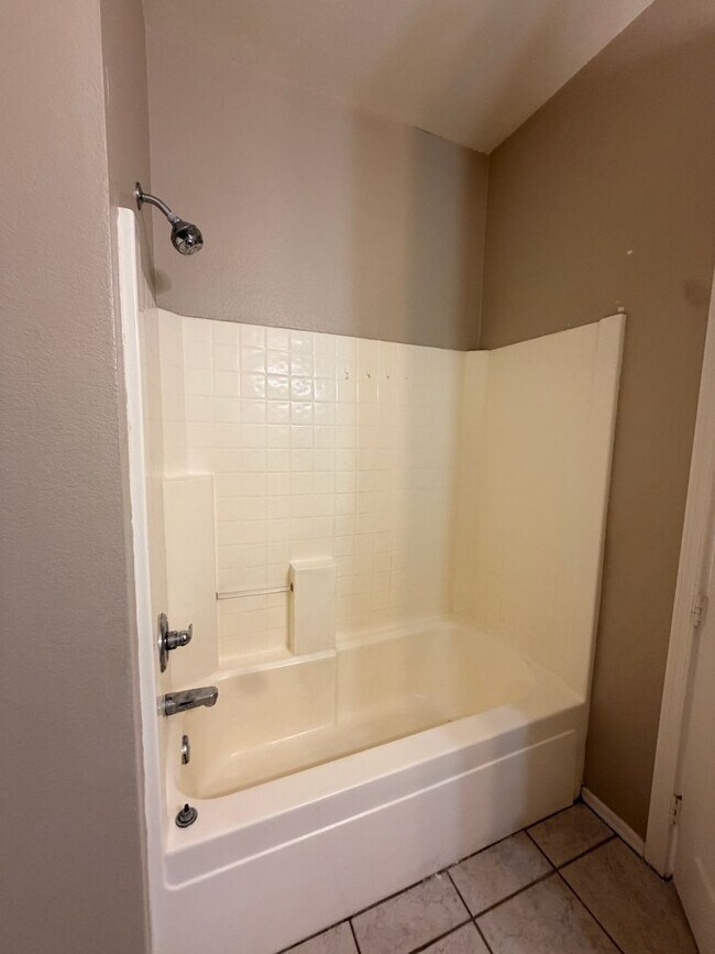 Building Photo - Spacious 3 Bedroom Single Story Peoria With A 3 Car Garage