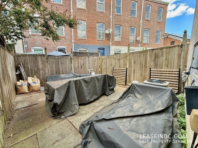 Building Photo - 1364 North Carolina Ave NE