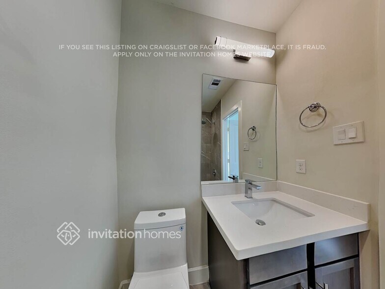 Building Photo - 713 Carriage Knls Dr