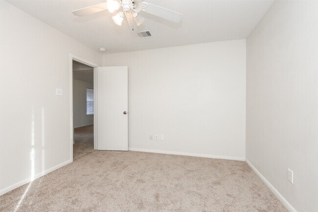 Building Photo - 6103 Menor Crest Dr