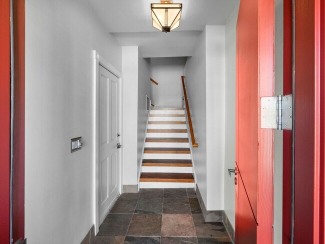 Building Photo - COMING SOON! Single Family Home in Sunny Bernal Heights - 4 br/3 ba - 2 Car Parking - Great Views...