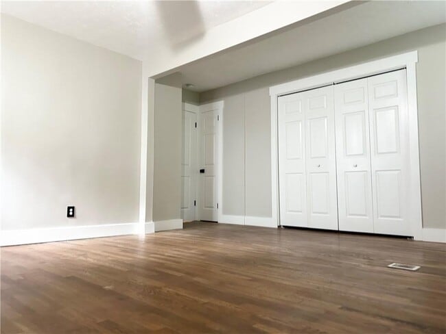 Building Photo - 1179 Lynmoor Dr NE