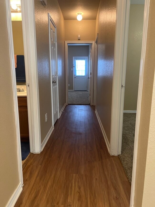 Building Photo - Updated Stunning Duplex 3/2 duplex in Burleson